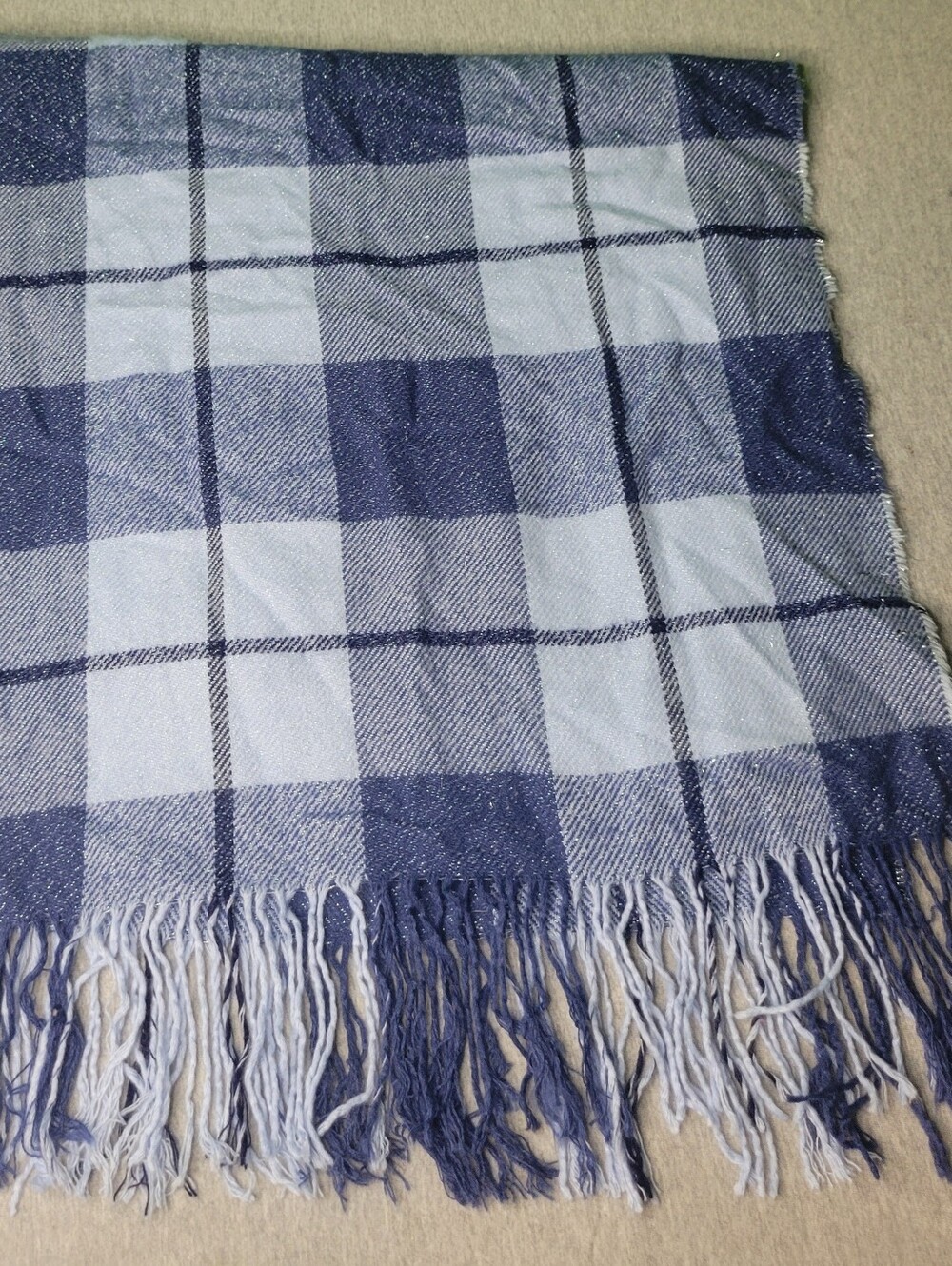 Steve Madden Blue White Plaid Fringe Scarf 98072 One Size Acrylic Winter Neck